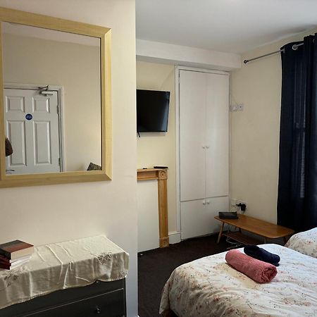 Comfortable Home Away From Home, Town Centre, Free Parking,Multiple Rooms Cheltenham Exterior photo