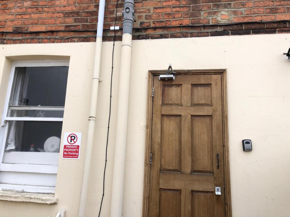 Comfortable Home, Town Centre, Free Parking,Multiple Rooms Cheltenham Exterior photo