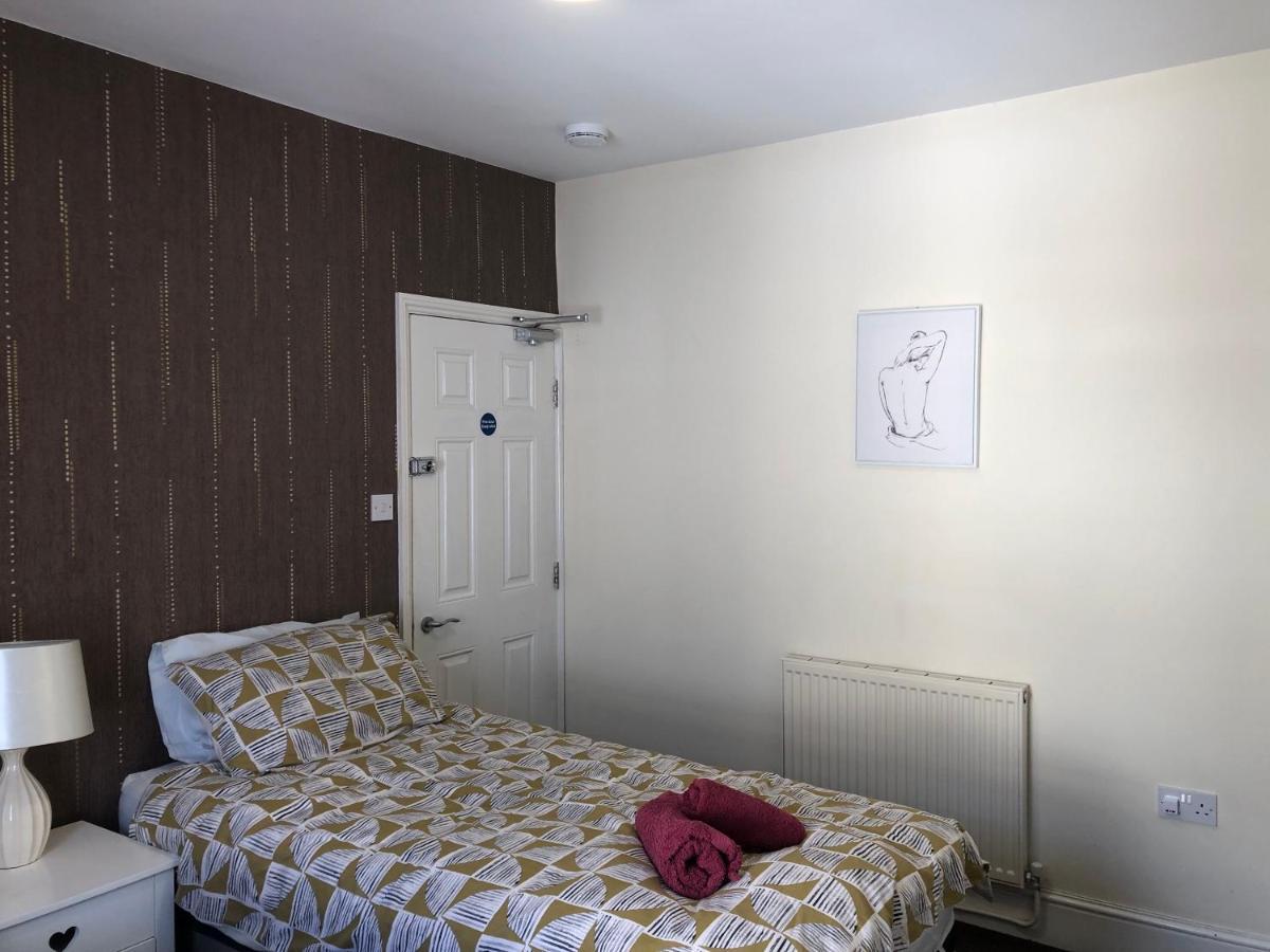 Comfortable Home, Town Centre, Free Parking,Multiple Rooms Cheltenham Exterior photo