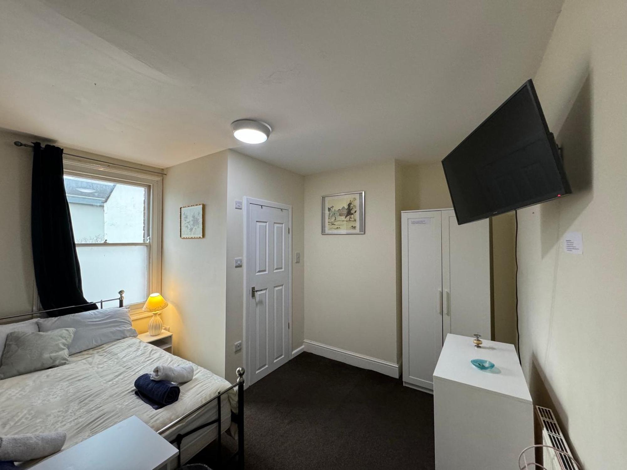 Comfortable Home Away From Home, Town Centre, Free Parking,Multiple Rooms Cheltenham Exterior photo