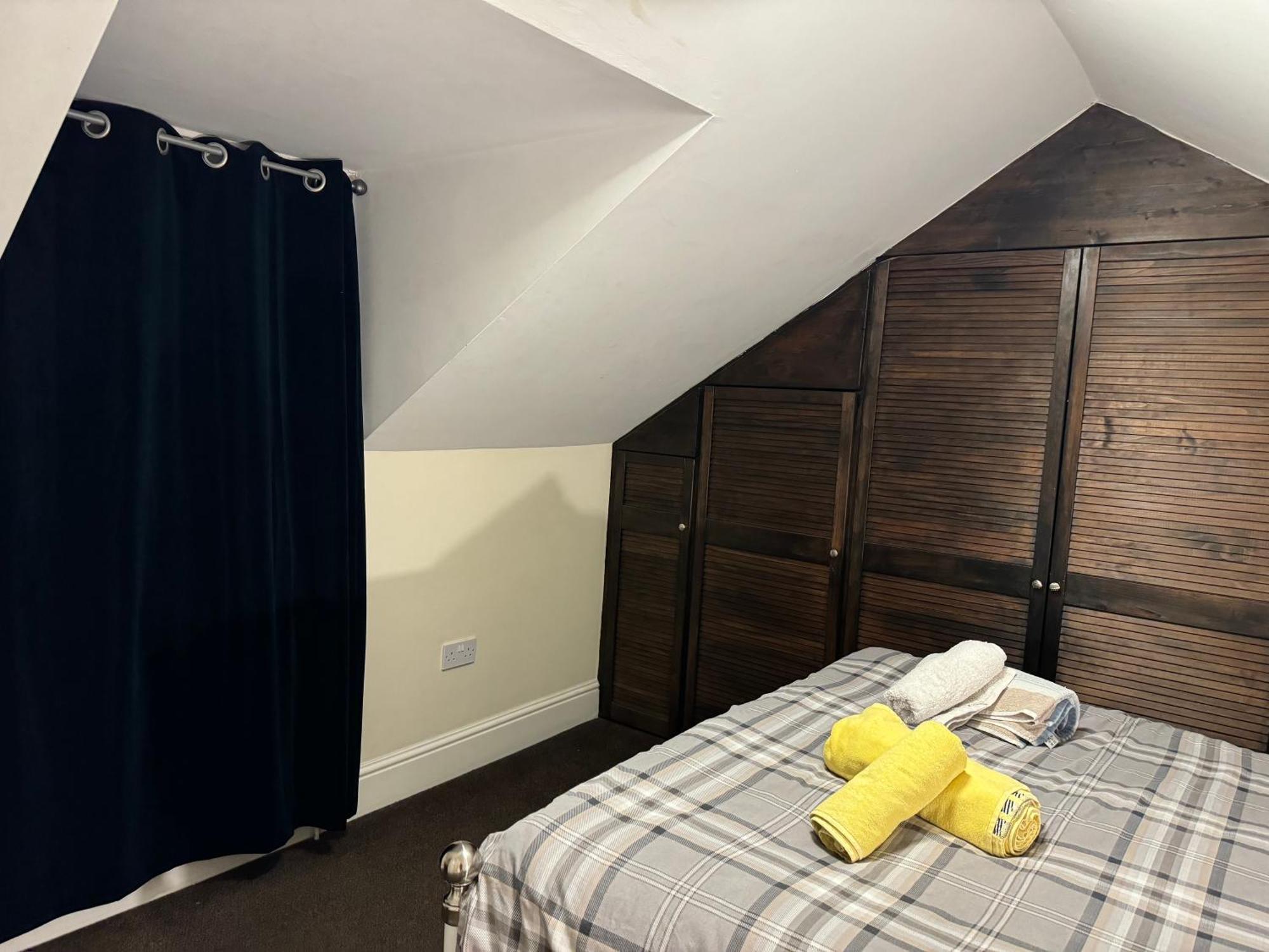 Comfortable Home Away From Home, Town Centre, Free Parking,Multiple Rooms Cheltenham Exterior photo