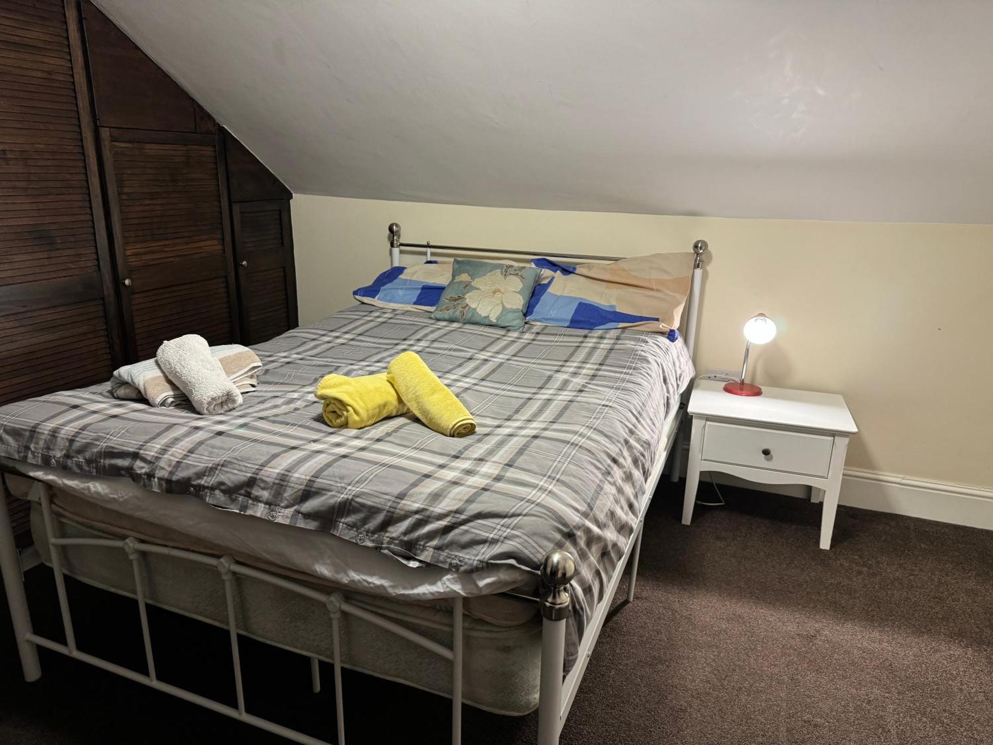 Comfortable Home Away From Home, Town Centre, Free Parking,Multiple Rooms Cheltenham Exterior photo