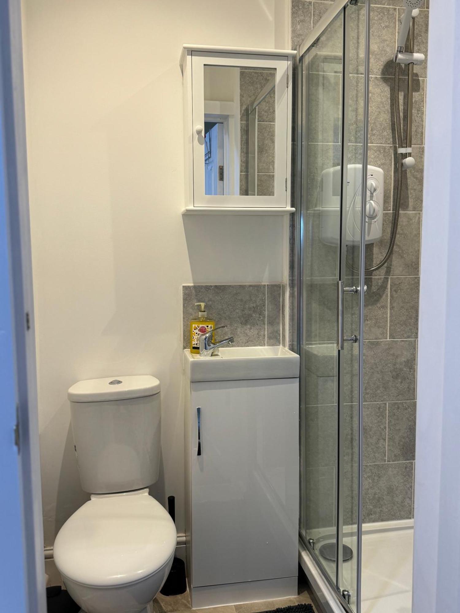 Comfortable Home Away From Home, Town Centre, Free Parking,Multiple Rooms Cheltenham Exterior photo